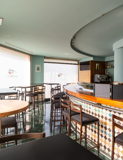 Barra del restaurante La Sirena de Petrer
