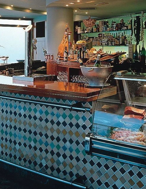 Barra del restaurante La Sirena de Petrer